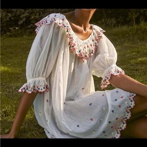 Doen embroidered chateau gown medium